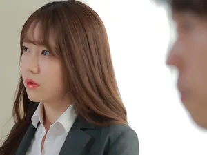 [Madou Media] Bạn gái tôi làm thêm giờ vào đêm khuya bị nhân viên chăm sóc khách hàng OL quyến rũ của cô ấy đùa giỡn - Lin Siyu
