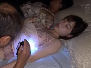 Qua nhà nhỏ bạn thân học nhóm mà nó lên cơn dam dang bất ngờ