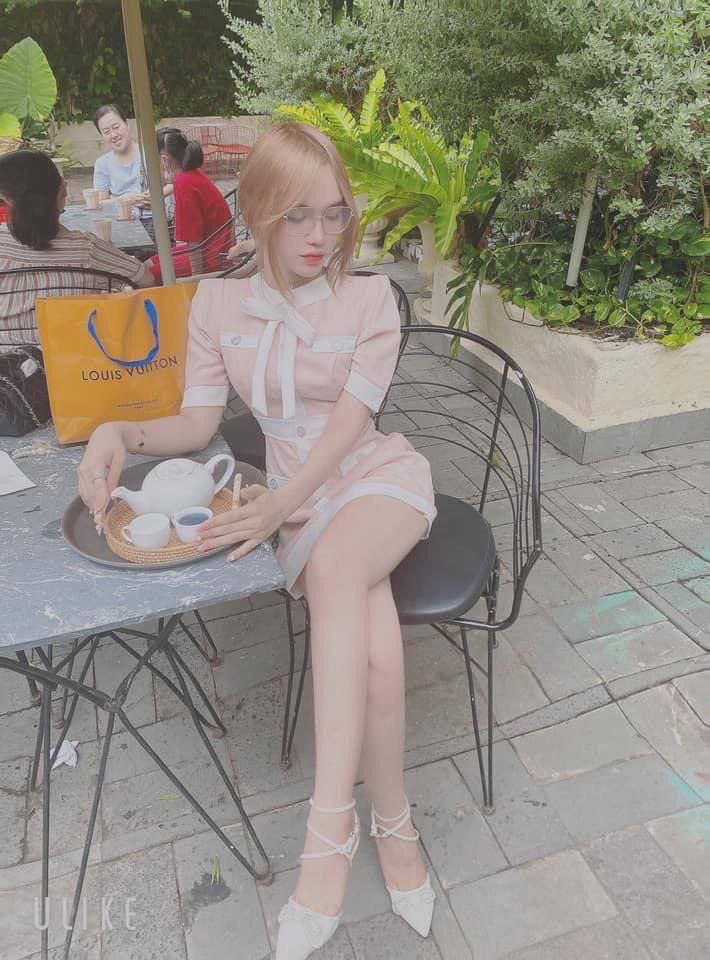 Em nhà kề bên mới chuyển đến